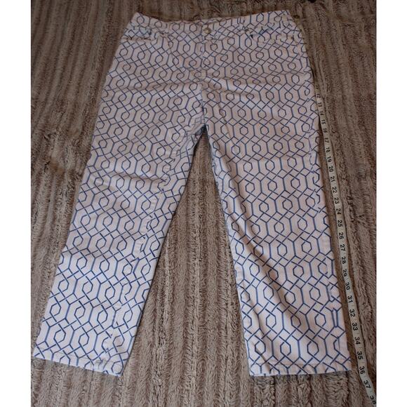 Chico's size 2 Jeans Women 4 Small Denim So Slimming Girlfriend Crop - Picture 1 of 14